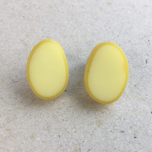 Studs large oval pale yellow yellow line