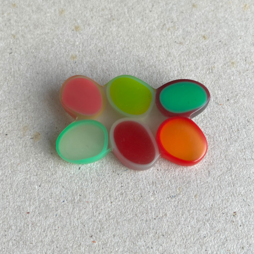 Brooch shaped 6 ovals